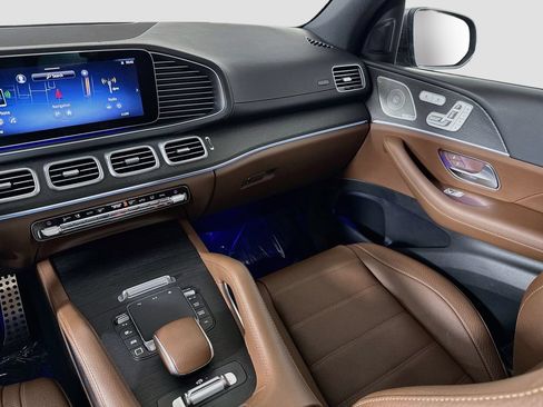 Used 2025 Mercedes-Benz GLS 450 4MATIC w/ AMG Line Exterior image 25