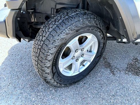Used 2021 Jeep Wrangler Sport S image 21