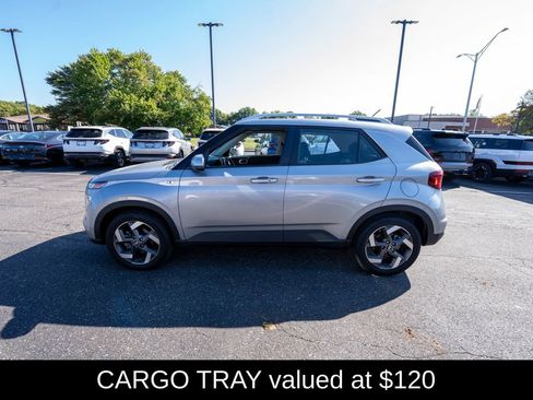 Used 2024 Hyundai Venue SEL image 4