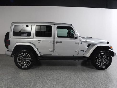 Used 2024 Jeep Wrangler High Altitude AWD/4WD image 3