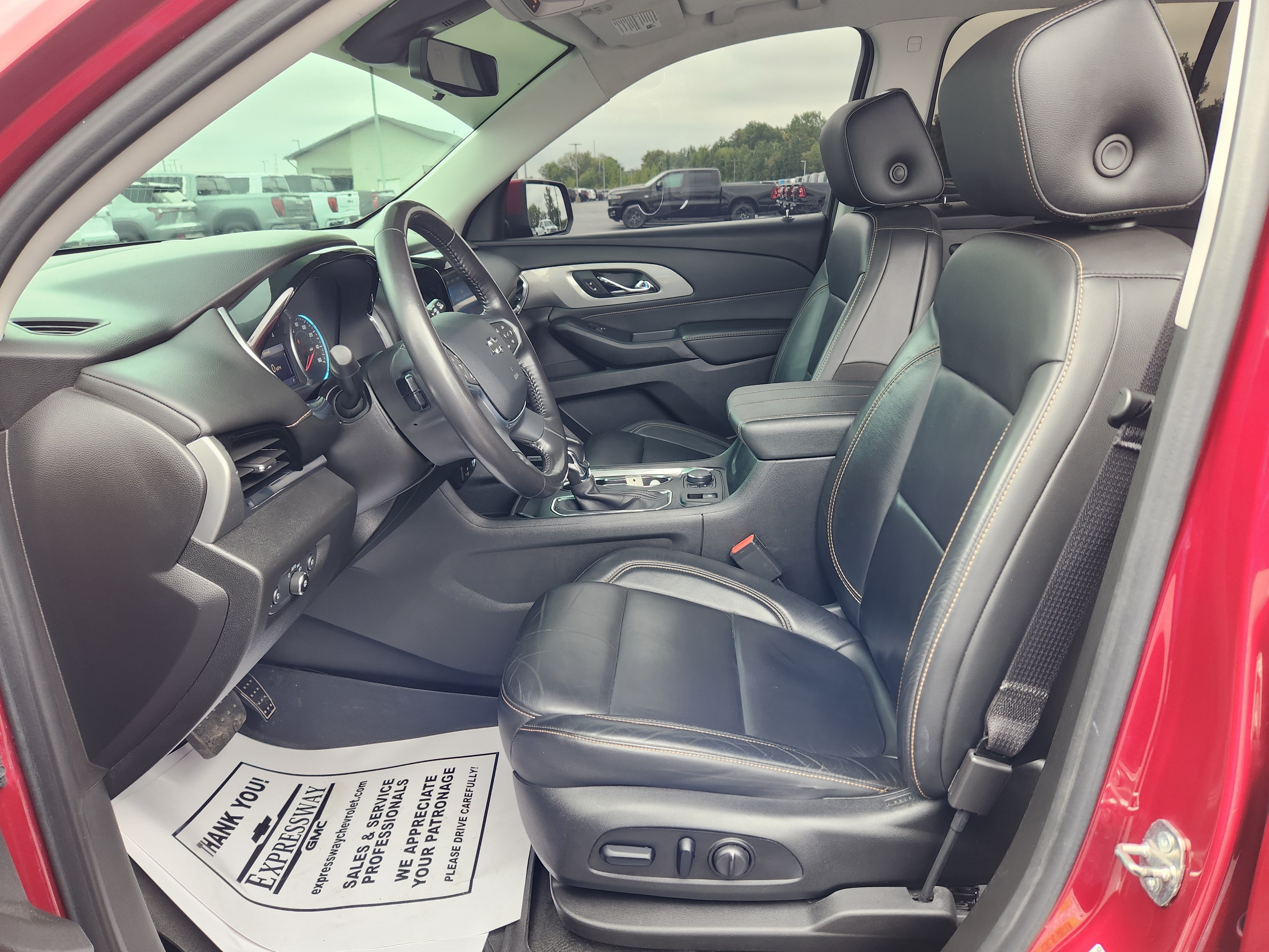 Used 2021 Chevrolet Traverse RS FWD image 13