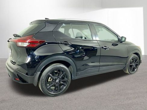 Used 2023 Nissan Kicks SV image 32