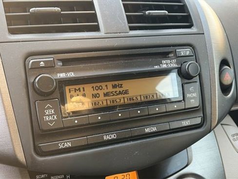 Used 2012 Toyota RAV4 4WD image 12