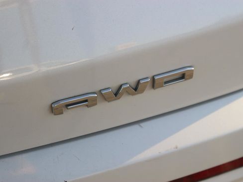 Used 2022 GMC Acadia Denali w/ Denali Ultimate Package image 10