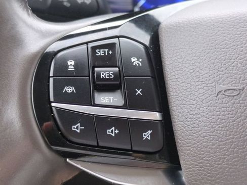 Used 2022 Ford Explorer Platinum w/ Technology Package AWD/4WD image 17
