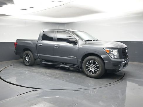 Used 2021 Nissan Titan SV w/ SV Convenience Package image 7