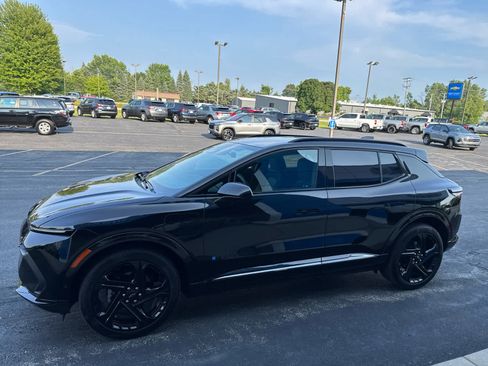 Certified 2024 Chevrolet Equinox EV RS image 10