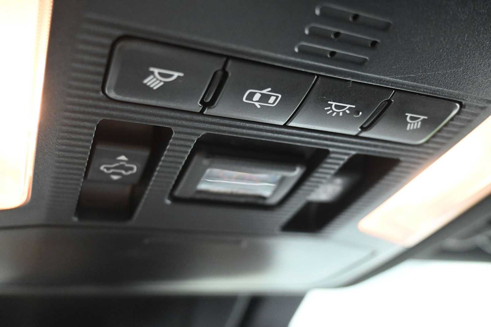 Used 2019 Toyota RAV4 XSE AWD/4WD image 13