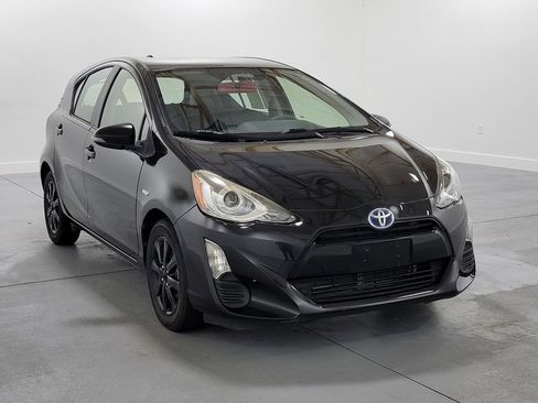 Used 2016 Toyota Prius C Persona Series FWD image 2