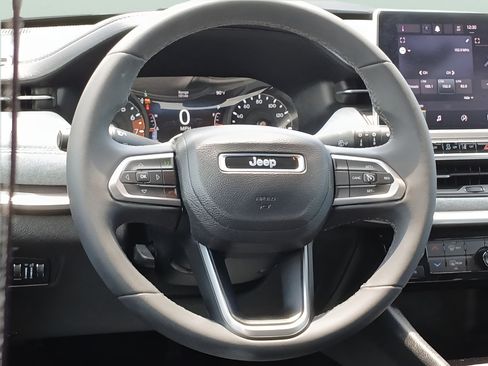 Used 2023 Jeep Compass Latitude AWD/4WD image 10