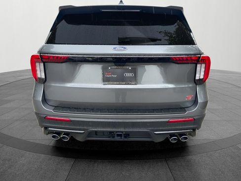 Used 2025 Ford Explorer ST AWD/4WD image 4