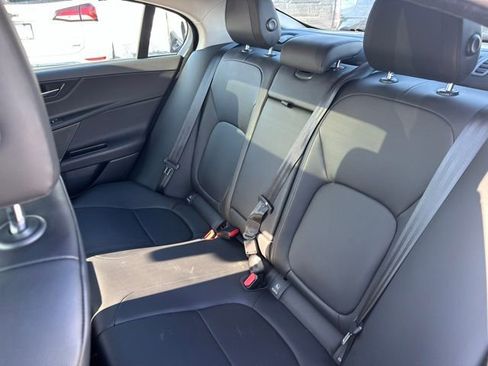 Used 2019 Jaguar XE Premium image 32