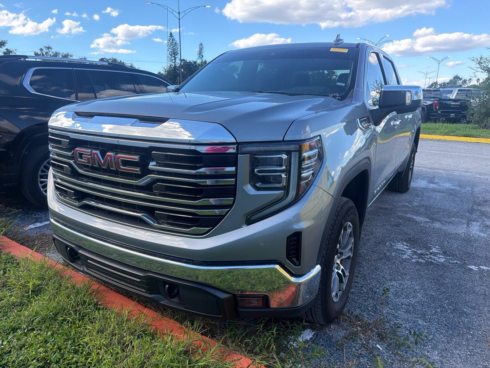 Used 2026 GMC Sierra 1500 SLT AWD/4WD image 5