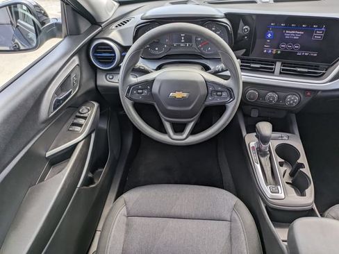 Used 2024 Chevrolet Trax LS w/ LS Convenience Package FWD image 16