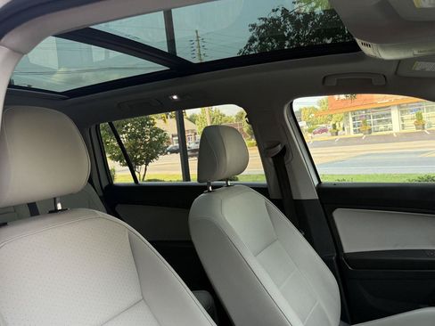 Used 2019 Volkswagen Tiguan SE w/ Panoramic Sunroof Package AWD/4WD image 10