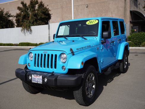 Used 2017 Jeep Wrangler Unlimited Rubicon w/ Connectivity Group image 7
