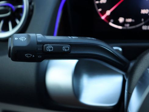 Used 2025 Mercedes-Benz GLB 250 image 34