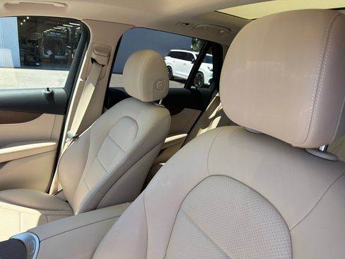 Used 2021 Mercedes-Benz GLC 300 4MATIC image 8