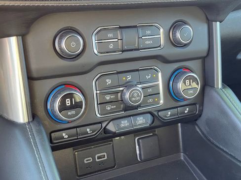 Used 2024 Chevrolet Suburban LT image 21