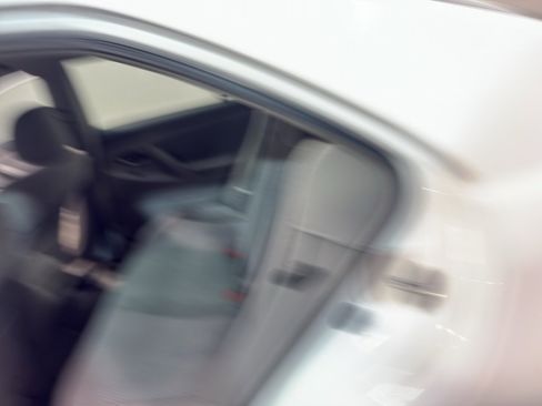 Used 2011 Toyota Camry LE image 27