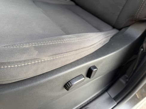 Used 2023 Nissan Frontier SV image 16