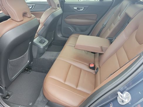 Used 2023 Volvo V60 B5 Cross Country Plus image 13