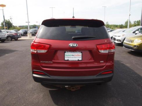 Used 2016 Kia Sorento FWD image 2