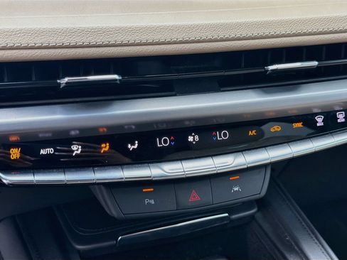 Used 2025 Cadillac XT4 Premium Luxury FWD image 21