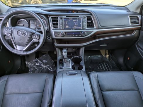 Used 2015 Toyota Highlander Limited image 17