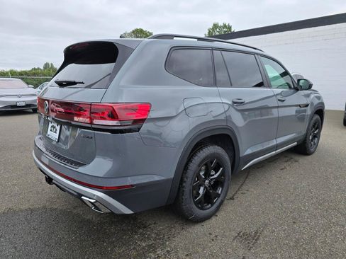 New 2026 Volkswagen Atlas Peak Edition AWD/4WD image 3