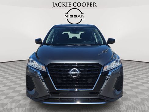 Certified 2025 Nissan Kicks Play S FWD image 2