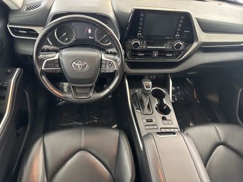 Used 2022 Toyota Highlander XLE image 29