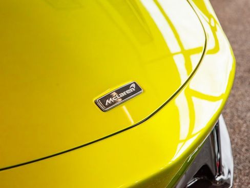 Used 2023 McLaren Artura image 4