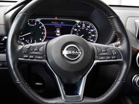 Used 2025 Nissan Sentra SR w/ SR Premium Package image 17