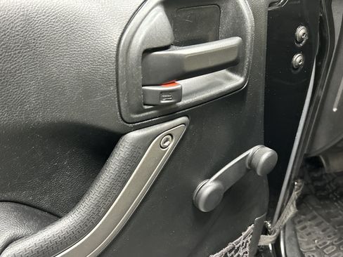 Used 2017 Jeep Wrangler Unlimited Sport w/ Connectivity Group AWD/4WD image 15