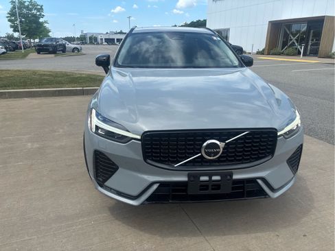 Used 2024 Volvo XC60 B5 Plus w/ Climate Package AWD/4WD image 3