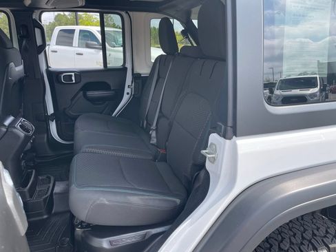 Used 2024 Jeep Wrangler Unlimited Rubicon 4xe w/ Convenience Group AWD/4WD image 34