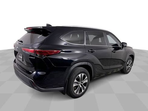 Used 2023 Toyota Highlander XLE image 8