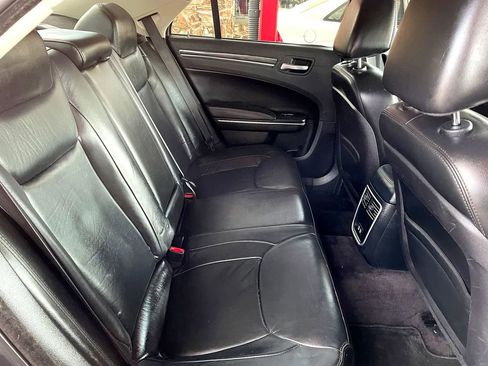 Used 2017 Chrysler 300 Limited image 11