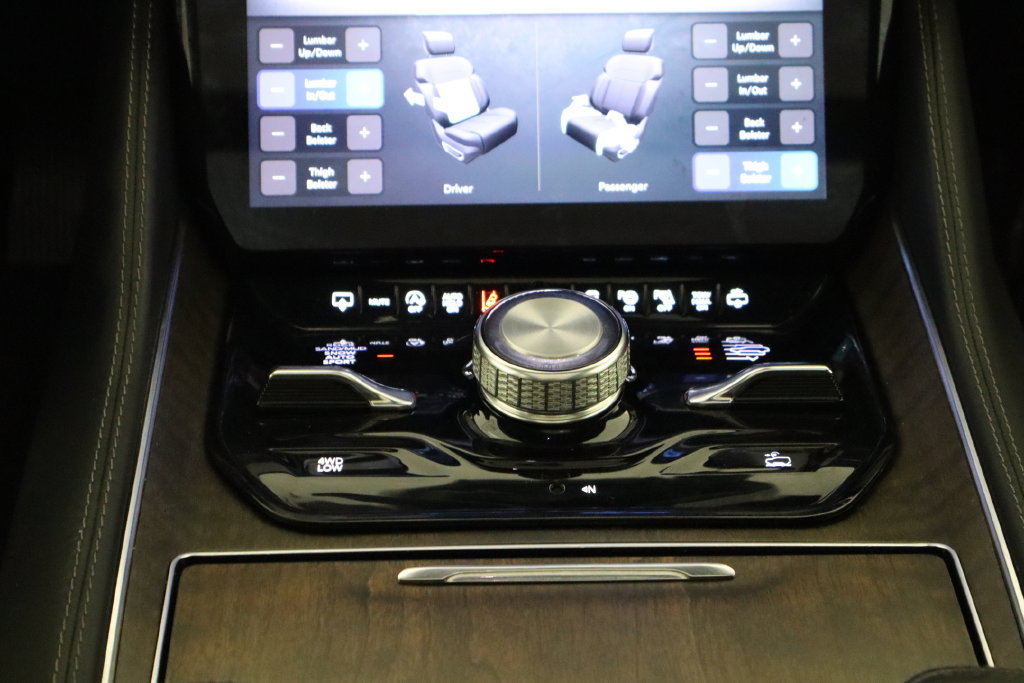 Used 2023 Jeep Grand Wagoneer L Series II w/ Premium Group II AWD/4WD image 32