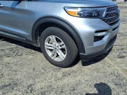 Used 2024 Ford Explorer XLT w/ Equipment Group 202A AWD/4WD image 4