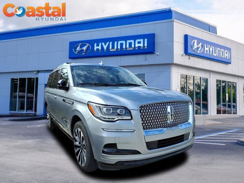 Used 2023 Lincoln Navigator Reserve image 1
