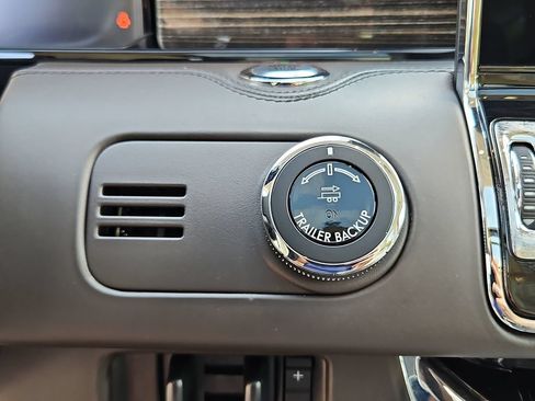 Used 2021 Lincoln Navigator L Black Label w/ Cargo Convenience Package AWD/4WD image 19