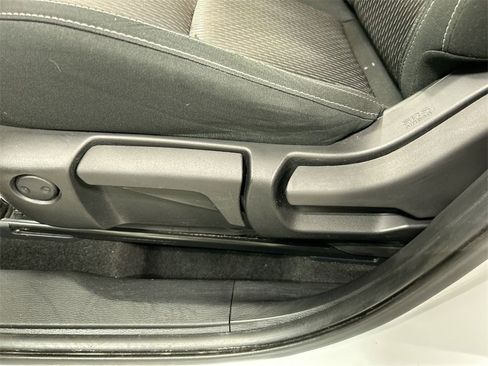 Used 2022 Mitsubishi Outlander ES image 10