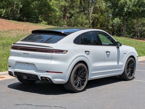 Certified 2026 Porsche Cayenne E-Hybrid Coupe AWD/4WD image 25