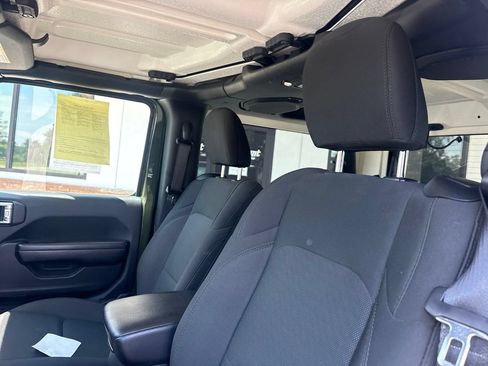 Used 2021 Jeep Wrangler Sport AWD/4WD image 3