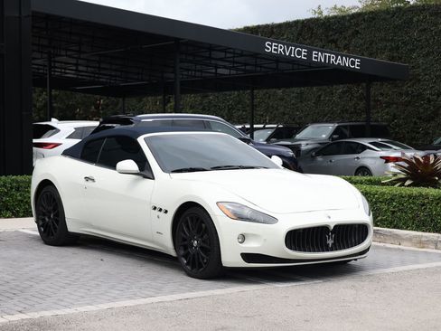 Used 2011 Maserati GranTurismo Convertible RWD image 2