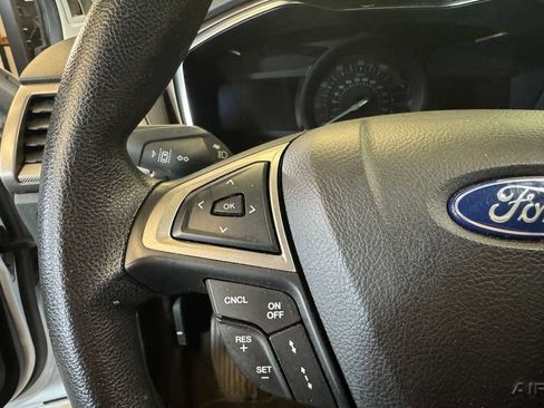 Used 2020 Ford Fusion SE FWD image 11
