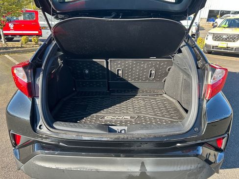 Used 2019 Toyota C-HR LE image 30