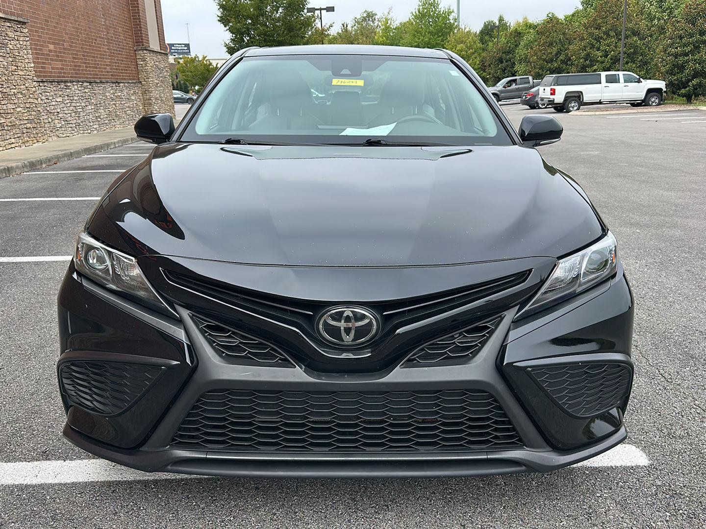Used 2022 Toyota Camry SE FWD image 8